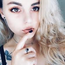 Amanda Gibb's Instagram, Twitter & Facebook