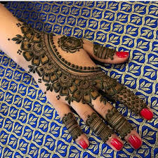 Lovely Henna Design By Minal Beauty Love How Bold The Outline Is The Stain Must Have Been Dark He Mehndi Designs Mehndi Design Images New Mehndi Designs