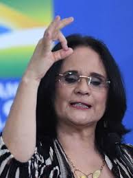 dɐ̃maɾɨs born damares alvez bezerra de oliveira; Eu Sou Popular Porque Sou Chao De Fabrica Diz Damares Alves