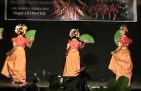 Pengertian pola lantai pada seni tari dan jenisnya. 8 Tarian Tradisional Daerah Sulawesi Barat Gambar Dan Penjelasannya Silontong
