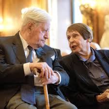 Helmut schmidt war ja mehr als nur ein raucher. Helmut Schmidts Letzte Lebensgefahrtin Ruth Loah Gestorben Stern De