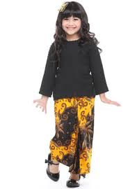 Baju kurung dianggap popular dan dipakai oleh lelaki dan perempuan. 20 Baju Raya Kanak Kanak Di Malaysia 2021 Perempuan Lelaki