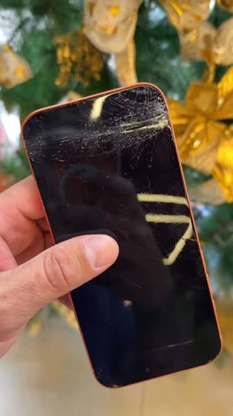 Que dor no coração né? 17 Pro Max com a tela quebrada 😭😭, #apple #iphone  #loja #humor #vendas #reels #fyp #engraçado #trend #vendedor #quebrado  #17promax
