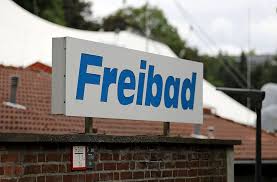 Freibad asperg in altachstraße , asperg in der kategorie schwimmbäder hat am dienstag 11 stunden geöffnet und öffnet normalerweise um 09:00 und schließt um 20:30. Kreis Ludwigsburg Seniorin Bespuckt Bademeister Im Freibad Ludwigsburg Stuttgarter Nachrichten