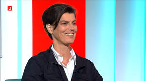Carolin emcke, eine der wichtigsten intellektuellen der gegenwart, äußert sich in ihrem engagierten essay ›gegen den hass‹ zu den großen themen unserer zeit: Gesprach Mit Carolin Emcke 3sat Mediathek