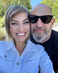 It's Mint Julep Day! 🥃🌿 Time to grab a glass , load up the crushed ice,  and get your sip on! But first — did you know “julep” comes from the Spanish