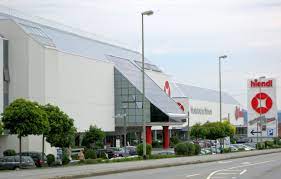 Alle möbel des händlers werden unterschiedlichen preiskategorien zugeteilt. Hiendl Mobelhaus Wikipedia