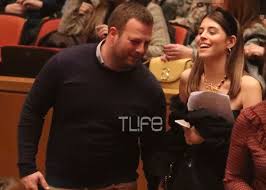 Konstantino's and eleni's) is a greek comedy tv show broadcast on ant1 channel, which aired from october 1998 until june 2000. Demy Tryfera Tet A Tet Ston Syntrofo Ths Kwnstantino Kwnstantinoy