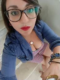 Según los que tienen el revolucionometro una no puede usar taco, ni  selfies, ni publicar en twitter. A mí, ya saben lo que me importa. Los  sábados #ElAvispero