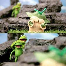 Baby Yoda Yummy In 2020 Yoda Funny Star Wars Memes Star Wars Humor