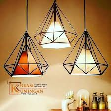 Desain di bawah ini juga tidak kalah unik, kamu tidak perlu membeli lampu gantung dengan desain rumit. 7 Lampu Gantung Ruang Makan Ideas Ceiling Lights Dining Room Design Modern Hanging Light Fixtures