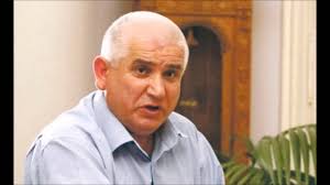 Dormea sau medita? Dan Mihalache, "vedetă" pe internet