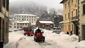 Neve E Gelo Bagno Cerca Di Tornare Alla Normalita Riaprono Scuole Medie E Liceo