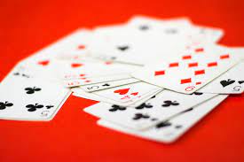 Las principales variantes son el poker abierto y poker el cerrado. Aprende A Leer Las Cartas Del Poker Horoscopos Univision