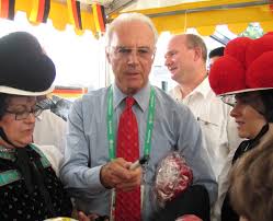 Gesundheitliche probleme, der schmerz über den verlust des sohnes, der. Datei Fritz Walter Haus Alsenborn Beckenbauer Von Hans Buch Jpg Wikipedia