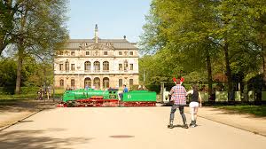 Es ist umgeben von gepflegten parkanlagenund und lädt wie. Parkeisenbahn Dresden Dresden Elbland Dampfbahn Route Sachsen