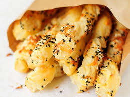 Torsade Feuilletee Au Fromage Et Graines De Pavot Recette Recettes De Cuisine Recette Torsade Feuillete