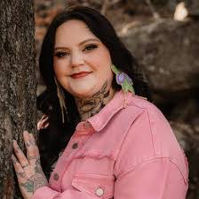 Marissa Currie's Instagram, Twitter & Facebook