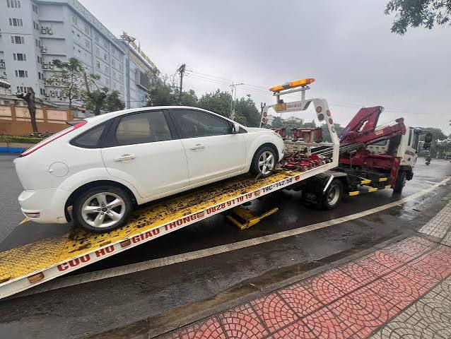 Cứu hộ giao thông tại Cao Tốc Nội Bài Lào Cai: Hỗ trợ tận nơi nhanh chóng, thiết bị chuyên dụng