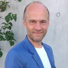 J'ai le plaisir de vous annoncer que j'occupe désormais le poste de…