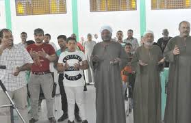 وذكرى الماضي شيء جميل.فتذكر بقلب راض ٍ. Ø§Ù„Ø³Ø§Ø­Ø© Ø§Ù„Ø±Ø¶ÙˆØ§Ù†ÙŠØ© Ø¨Ø§Ù„Ø£Ù‚ØµØ± ØªØ­ØªØ¶Ù† Ø¬Ù„Ø³Ø© Ù…ØµØ§Ù„Ø­Ø© Ø¨ÙŠÙ† Ø¹Ø§Ø¦Ù„ØªÙŠ Ø§Ù„Ø¬Ø²Ø§Ø±ÙŠÙ† ÙˆØ§Ù„Ø¶ÙˆÙŠ Ø¨Ø§Ù„Ù…Ù†Ø´ÙŠØ© Ø¨ÙˆØ§Ø¨Ø© Ø§Ù„Ø£Ù‡Ø±Ø§Ù…