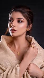 Oh woman 💛, Jewellery @sundustalpur , Styling @sundustalpur , Photography  @ovais_92 , Makeup @makeupbyanums , Brand @sundustalpur for  @baytdamasofficial @damasjewellery , You can find @sundustalpur ...