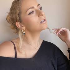 Nouveau Son dispo a 00h sur les plateformes.