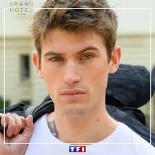 En 2005, tf1 dégaine sa nouvelle saga, un polar sur fond de légendes bretonnes. Grand Hotel Tout Sur Victor Meutelet Le Heros De La Nouvelle Saga De Tf1