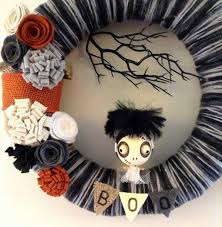Elegant black and white gets the halloween treatment with yarn and a wreath form. 22 Handmade Ideas For Spooky Halloween Wreaths Amazing Diy Interior Home Design
