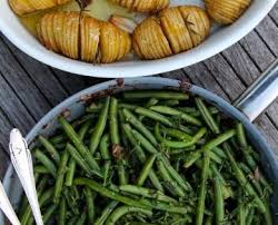 Stangenbohnen Mit Karamellisierten Balsamico Honig Zwiebeln Und Facherkartoffeln Aus Dem Ofen Stangenbohnen Kochen Stangenbohnen Rezept Lecker Kochen