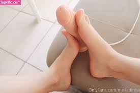 Me1adinha feet