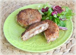 Cuando esté caliente, vamos friendo los filetes rusos por tandas, dorándolos ligeramente por ambos lados. Filetes Rusos Cocinaconmarta Com Filete Ruso Filete Comida