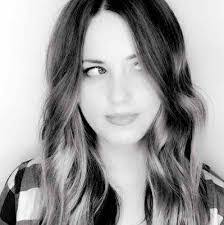 Alison Manzi's Instagram, Twitter & Facebook