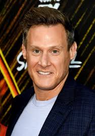 Palili skręty i biegali nago po plaży. Pierwszy ślub Meghan nie przypominał  "royal wedding"