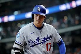 Dodgers turn to surprising Shohei Ohtani replacement following knee injury