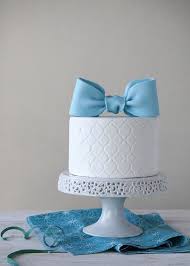 Craftsy Com Express Your Creativity Fondant Bows Fondant Bow Bow Cakes