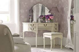 Comment faire pour devenir coiffeuse et ouvrir un salon de coiffure à paris suive avec vanessa. Coiffeuse Avec Miroir Dans La Chambre A Coucher 66 Photos Table Cosmetique D Angle A L Interieur Modeles En Blanc