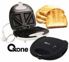 Pemanggang roti 2 in 1 hingga 4 slice dari maspion, kirin, oxone, dan philips terbuat dari bahan stainless steel dan memilki watt kecil yang hemat listrik. Jual Oxone Pemanggang Roti Listrik Sandwich Toaster Ox 835 Putih Terbaru Juli 2021 Blibli