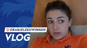 De oranjeleeuwinnen zijn het drielandentoernooi goed. Oranjeleeuwinnen Vlog 1 Wat Doen Wij Eigenlijk De Hele Dag Youtube
