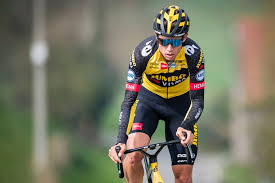 Wout van aert is a popular rider, halfway through a phenomenal debut worldtour season that was only expected to grow in stature today, so belgian fans and media want answers. Wout Van Aert Trekt Met Veel Vertrouwen Richting Ronde En Knalt Oude Kwaremont Op Verwacht Van Mezelf Dat Ik Ga Winnen Wielrennen Hln Be