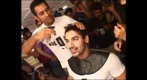 But the presidential facial hair truly reached its peak in 1857 when the most beloved president of all time, abraham lincoln, entered the white house with one of the most beloved beards of all time. M S Dhoni Giving A Hair Cut To John Abraham Youtube
