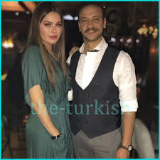 كما كشفت هنادي خلال الاحتفال عن عمرها الحقيقي من خلال وضعها في «التورتة» رقم 23، وشهد الحفل الظهور الأول لوالدها الموسيقار هاني مهنا ووالدتها بعد تعافيهما من. Ù…Ù† Ù‡ÙŠ Ù‡Ù†Ø§Ø¯ÙŠ Ù…Ù‡Ù†Ø§ Ù…Ù…Ø«Ù„Ø© Ù…ØµØ±ÙŠØ© ØªØ±ÙƒÙŠØ´