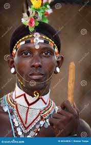 Guerrero Orgulloso De Samburu En Horr Del Sur, Kenia Foto editorial