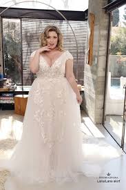 See more ideas about wedding dresses, bridal gowns, wedding dress train. Vollkommen Braut Willkommen Bei Deiner Brautboutique Fur Curvy Hochzeitskleider