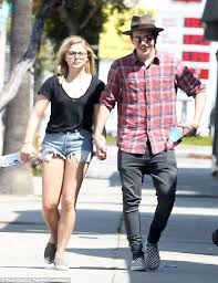 Brooklyn beckham and chloe moretz make stylish skateboarding duo. Brooklyn Beckham Strolls Hand In Hand With Girlfriend Chloe Grace Moretz Daily Mail Online