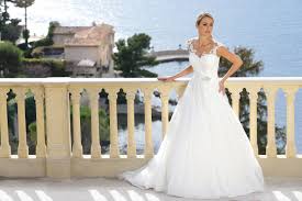 Bei ladybird finden sie wundervolle brautkleider im vintagestil, atemberaubenden prinzessinnenkleider mit glitzernden applikationen oder leichte modelle für eine strandhochzeit. Ladybird Wedding Dress 416029 Brautmode Brautkleid Zubehor Und Brautkleid