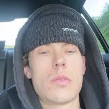 Leah Compton's Instagram, Twitter & Facebook