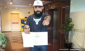Papa gomo keep himself as anonymously until his identity is revealed. Malaysiakini Com On Twitter Ge14 Nomination Day 8 30am Kuala Lumpur Blogger Wan Muhammad Azri Wan Deris Better Known As Papagomo Will Not Be Contesting The Pandan Parliamentary Seat Https T Co Axwvhigggg Https T Co Zf9dwomops