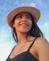 Eve Rosales's Instagram, Twitter & Facebook