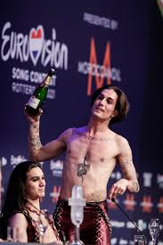 Måneskin is an italian rock band from rome, consisting of lead vocalist damiano david, bassist victoria de angelis, guitarist thomas raggi, and drummer ethan torchio. Rome Band Brings Eurovision Back Where Song Contests Began News Azi
